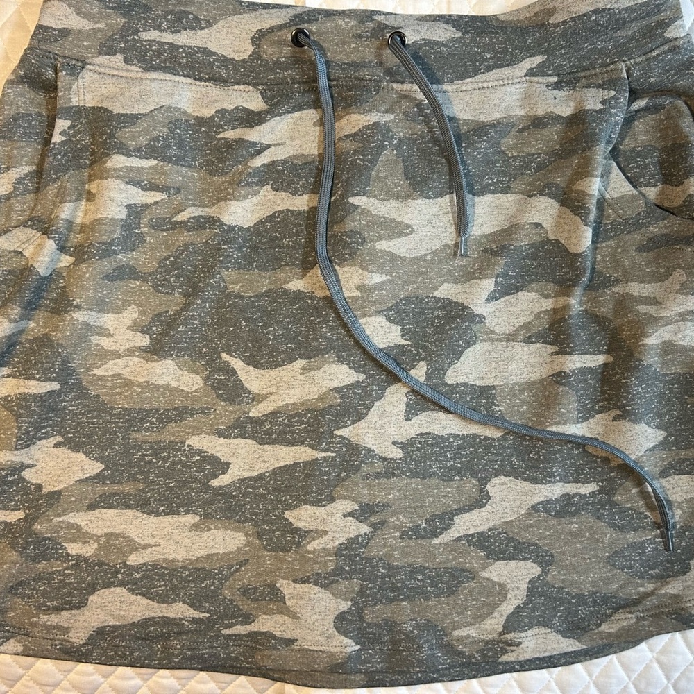 Balance Collection women’s camo print skirt, large. Casual, comfy, summer